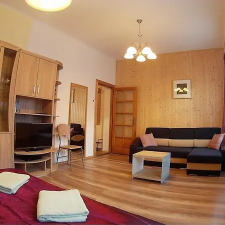 赛美瑞豪斯爱娜姆公寓