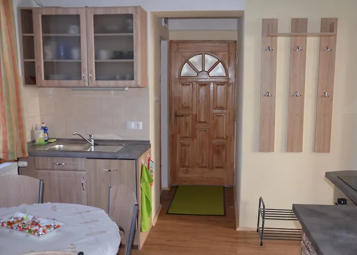 赛美瑞豪斯爱娜姆公寓 公寓 *