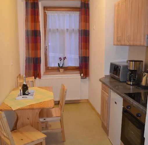 赛美瑞豪斯爱娜姆公寓 *