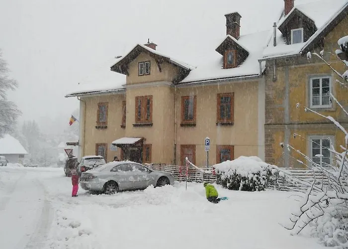 赛美瑞豪斯爱娜姆公寓 *